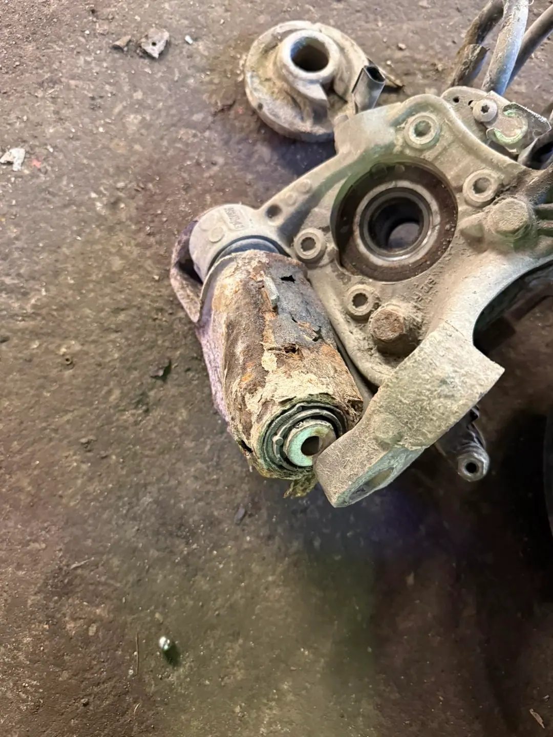 Rear Control Arm Replacement and Subframe Restoration — Audi A6 C6 — 3
